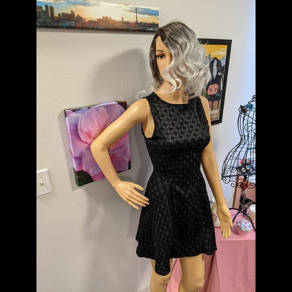 🐰🎀 Tyche USA Black Houndstooth Sleeveless Bodycon Dress Size 2 - Picture 2 of 6